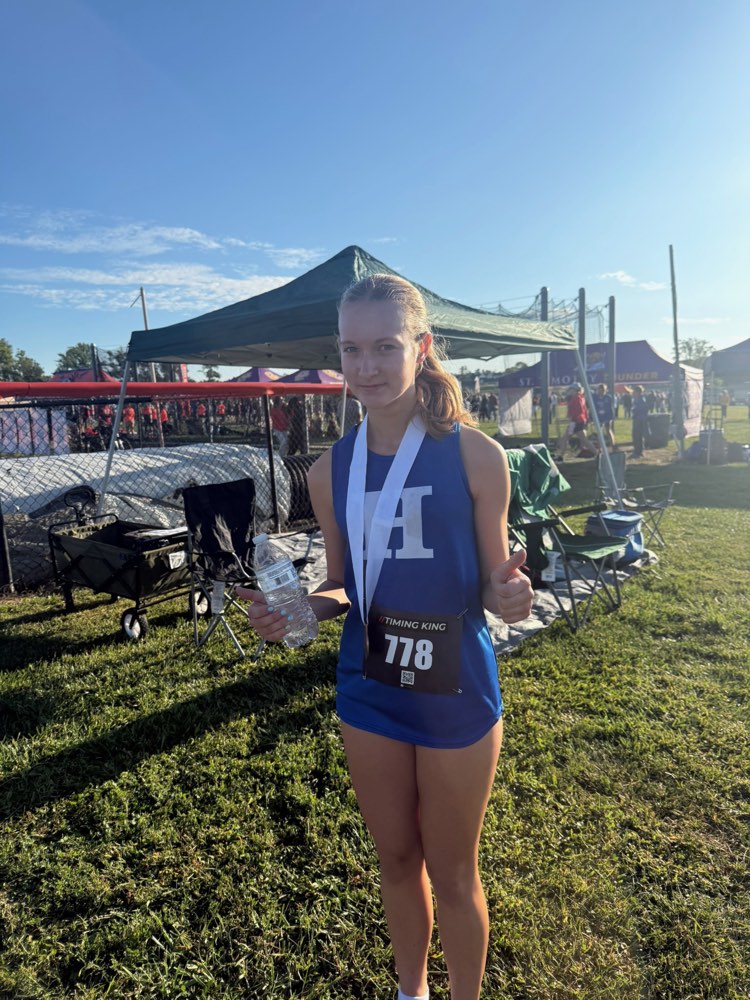 Isla Meyn with her medal at the 2025 Ryle Invite